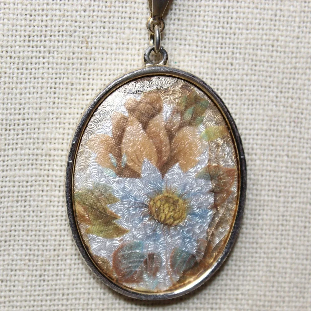 Sarah Coventry Necklace Reversible Floral Leaf Pendant 24in Gold Tone Vintage
